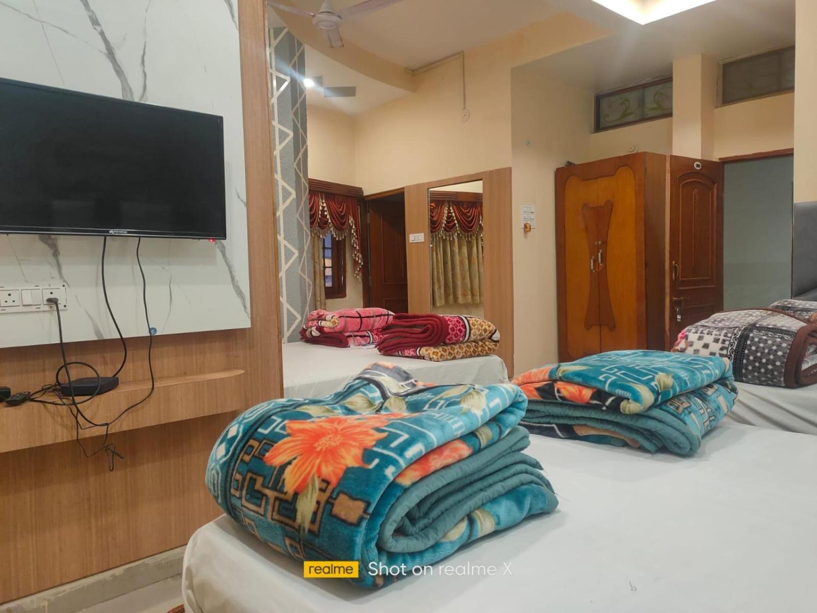 Hotel Pleasure Landmark Ujjain Dış mekan fotoğraf