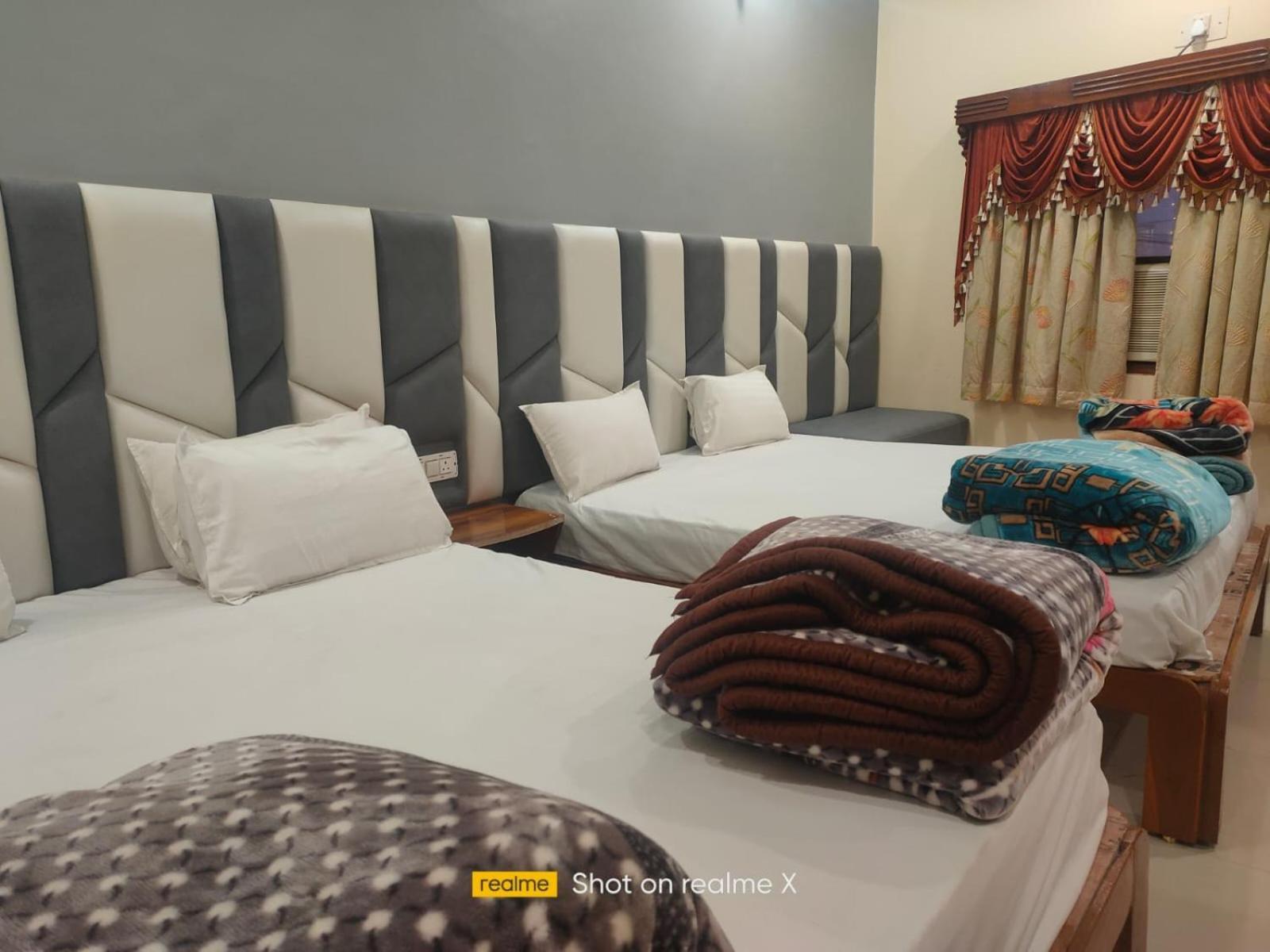 Hotel Pleasure Landmark Ujjain Dış mekan fotoğraf
