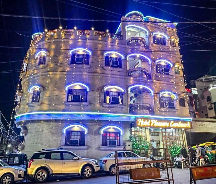 Hotel Pleasure Landmark Ujjain Dış mekan fotoğraf